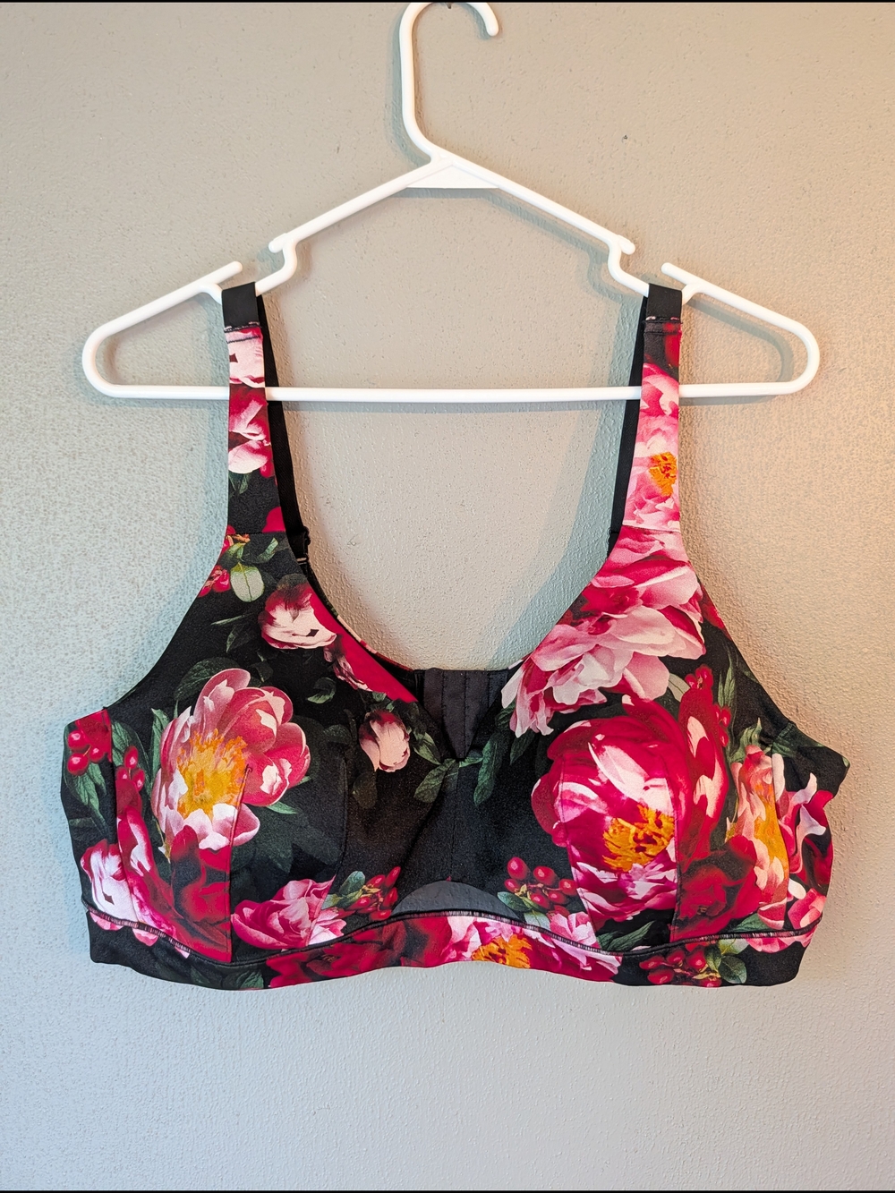 Cacique Black Bra with Pink & Red Floral Print 46B Wireless